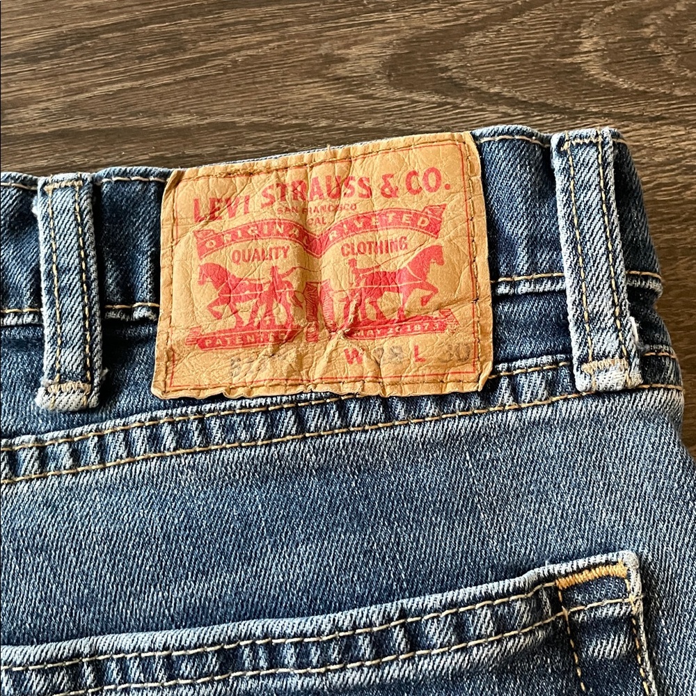 Men's Levi Strauss & Co Medium Wash Straight Cut Blue Jeans, Size W38/L30 - Picture 3 of 3
